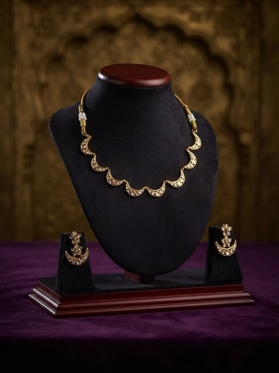 GOLDEN CHOKER